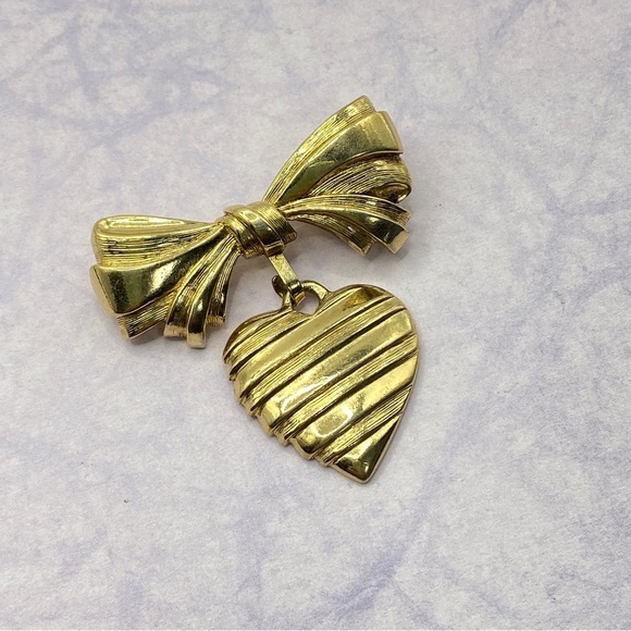 AVON Bow & Heart Dangle Brooch Vintage - Picture 4 of 6